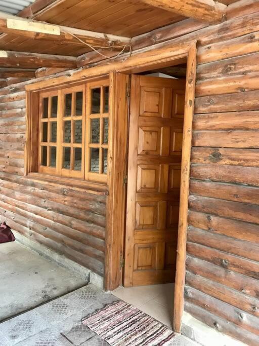 Pequena Casa De Troncos, Detras De Casa Principal No Trabajo Con Tarjeta De Credito Πουέρτο Μαντρίν Εξωτερικό φωτογραφία